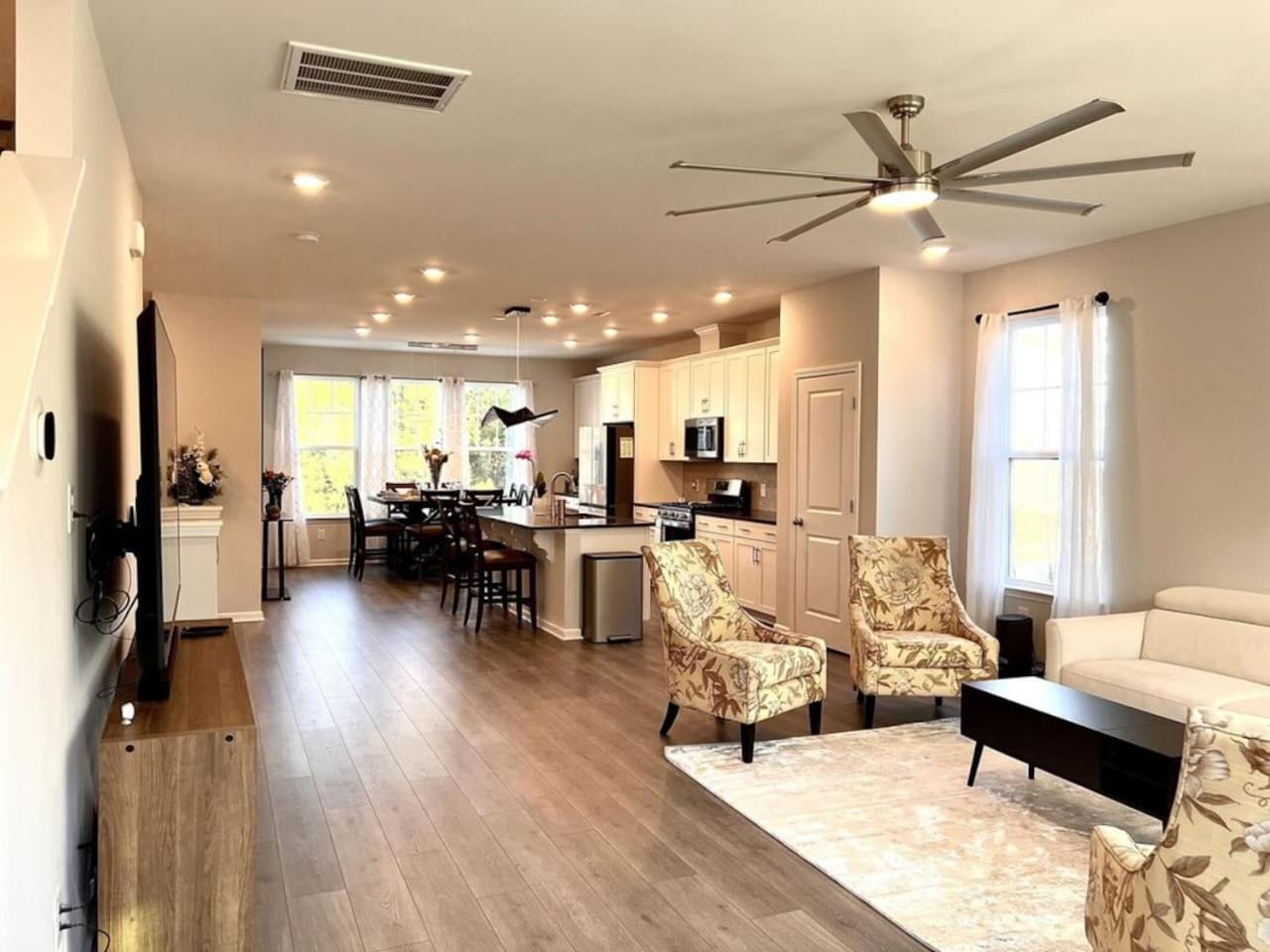 The Villas Buckingham 10 Mins To Rdu Airport Duke Downtown Durham Exteriör bild