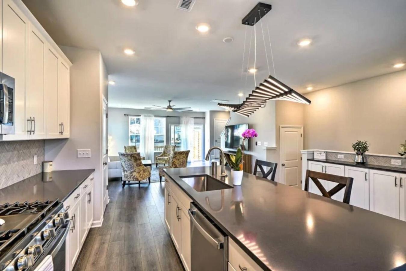 The Villas Buckingham 10 Mins To Rdu Airport Duke Downtown Durham Exteriör bild