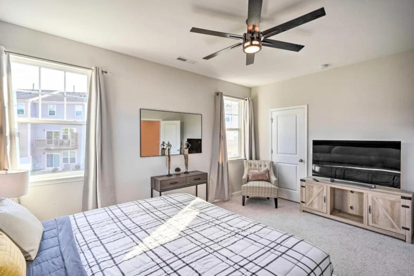 The Villas Buckingham 10 Mins To Rdu Airport Duke Downtown Durham Exteriör bild